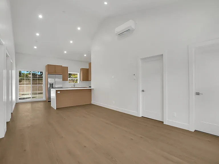 1223 S Santa Anita Ave — Photo 2