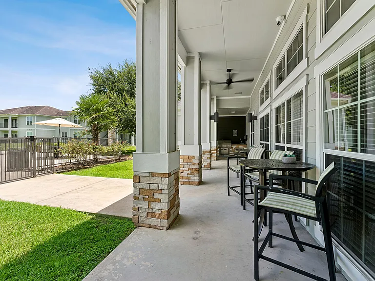Point Royale Apartments — Photo 29