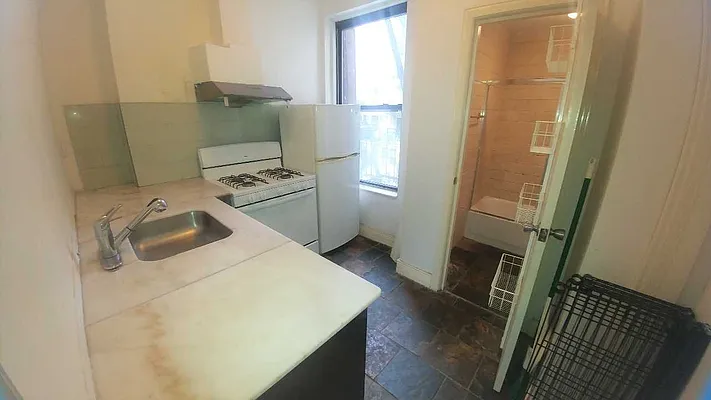 Rented by Downtown Mgt & Realty LLC | media 3