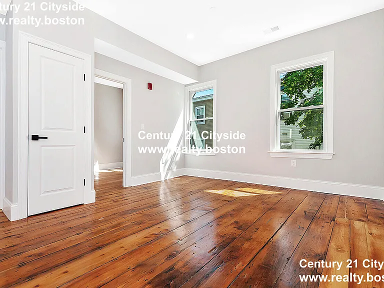 85 Webster St #3 — Photo 4