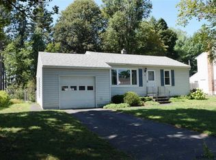 3 Richards Dr, Albany, NY 12205