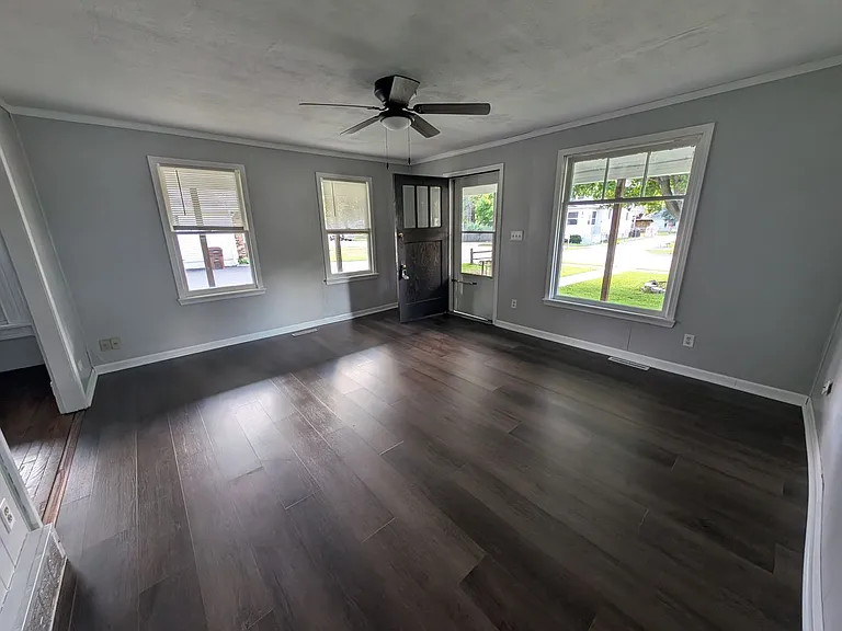 113 N Van Buren St — Photo 13