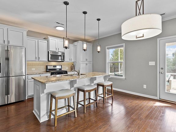 3rd image of 308 Old Castle Dr