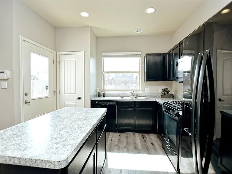 4523 Graceful Ln — Photo 7