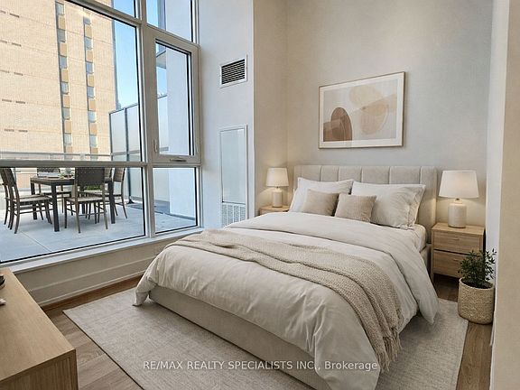 5th image of 202 Burnhamthorpe Rd E #302