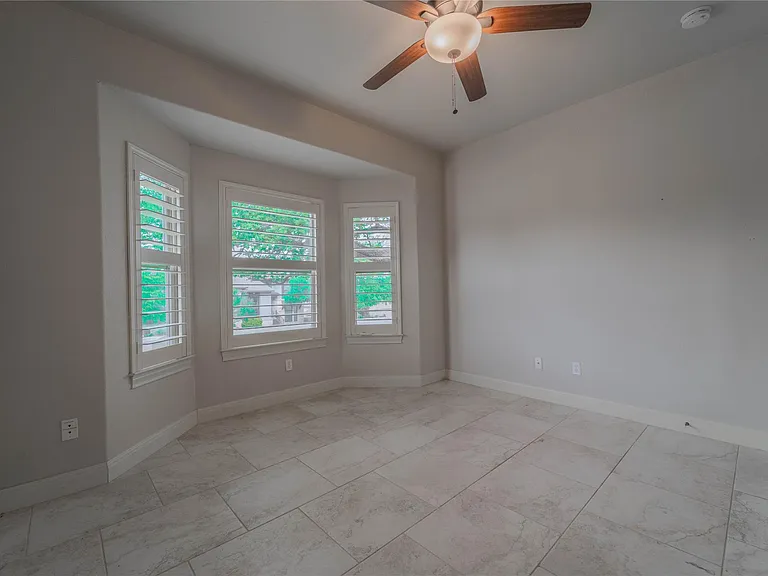 19013 Venture Dr — Photo 12