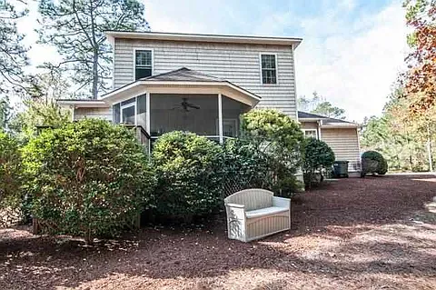 4 bed, 2.5 bath, 2040 sqft, $2,400 — Photo 3