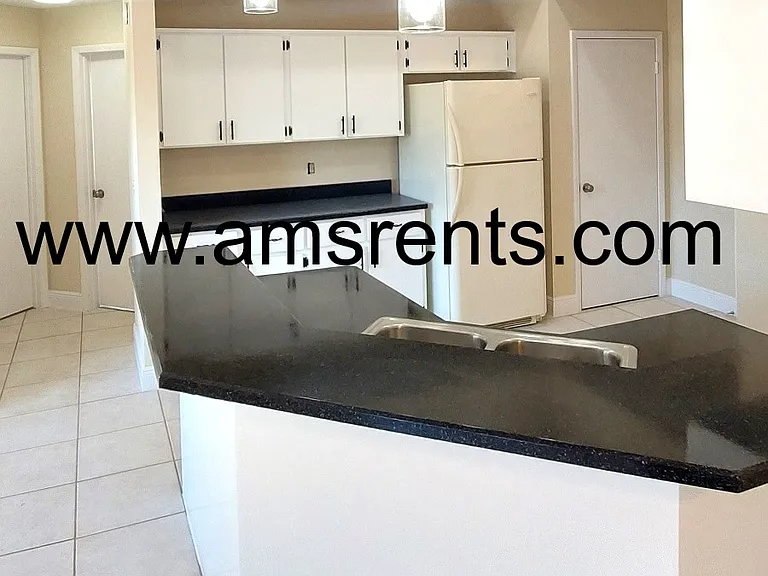 1080 Hali Ridge Ct — Photo 18