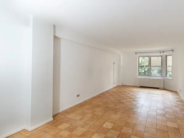 220 East 60th Street image 2 of 7