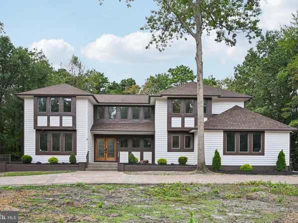 3 N Country Lakes Dr, Marlton, NJ 08053