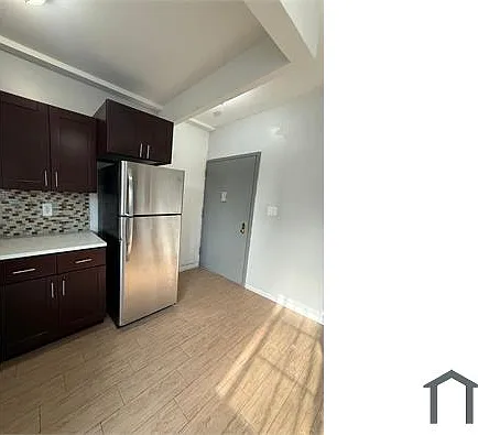 725 E 181st St #3A — Photo 2