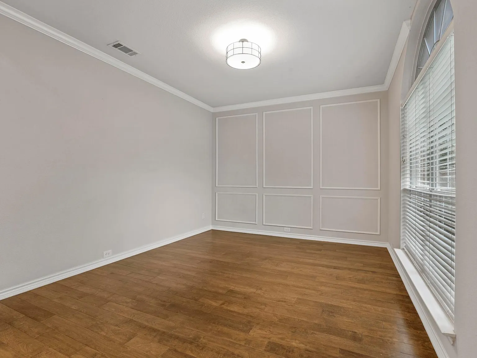 4 bed, 2672 sqft, $2,850 — Photo 3