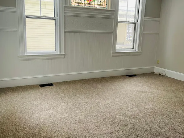 3 Punchard Ave APT 2, Andover, MA 01810