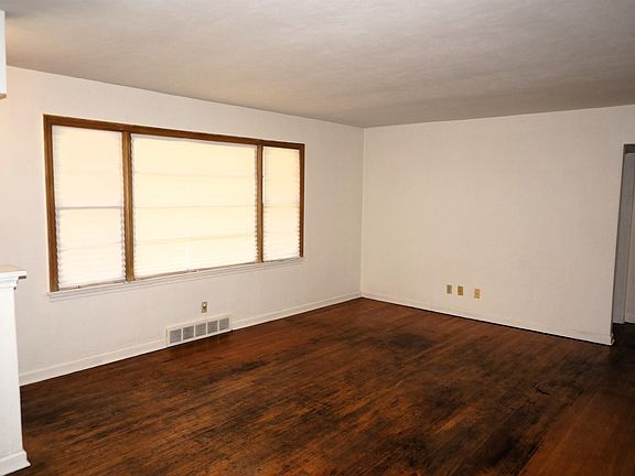 5th image of 140 Warren Ave