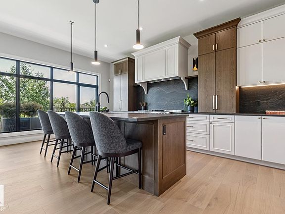 3rd image of 4812 Knight Cres SW