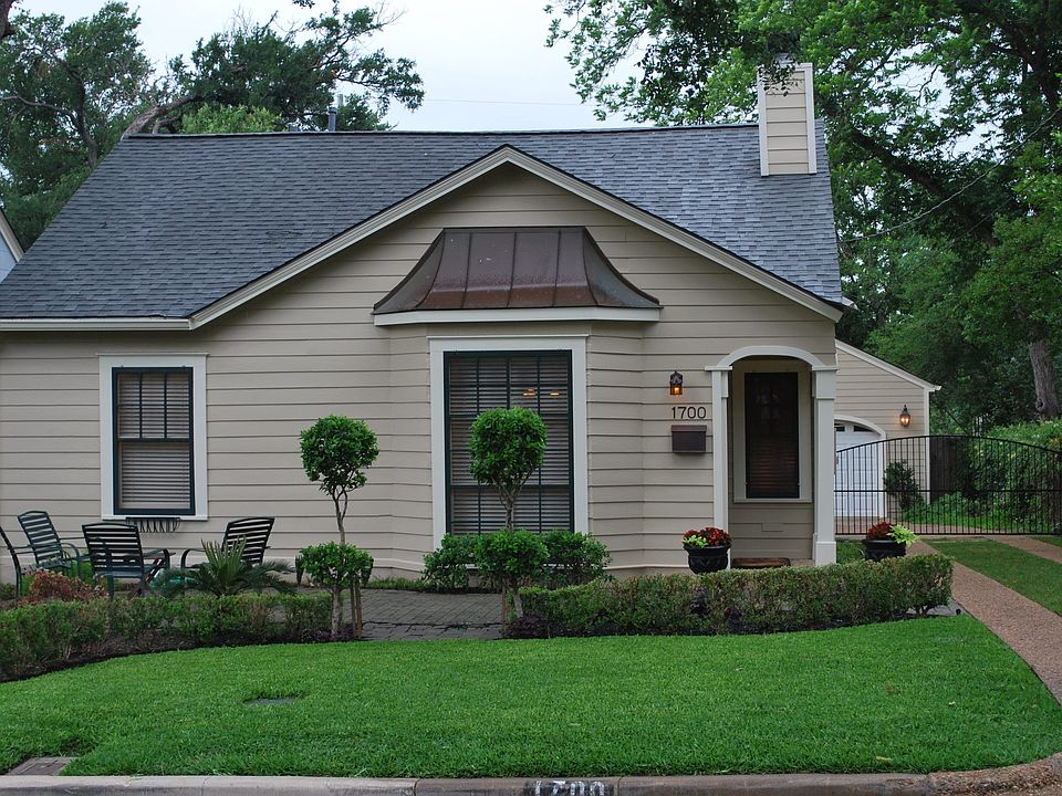 Old Enfield Cottage in National Register Historic District