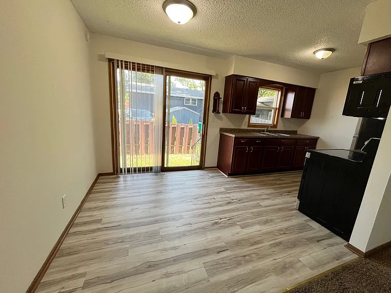 3004 S Phillips Ave — Photo 8