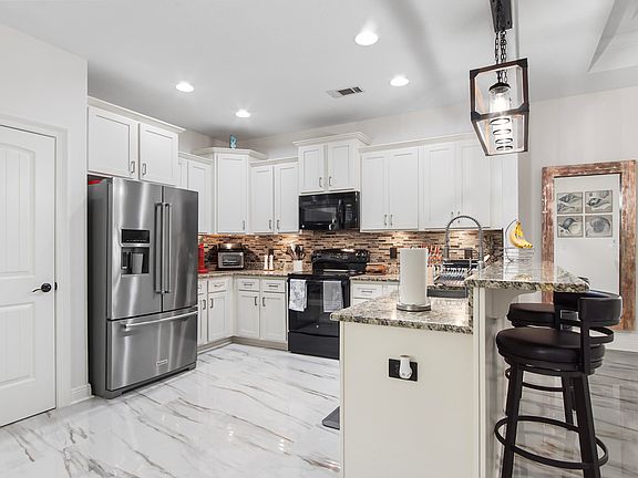 3rd image of 123 Big Oak Ln