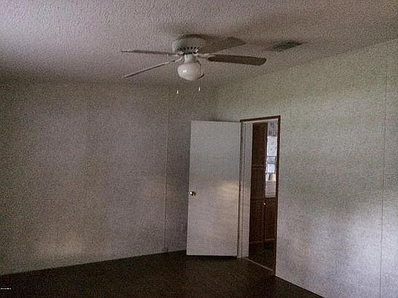 4th image of 4944 Cambridge Dr