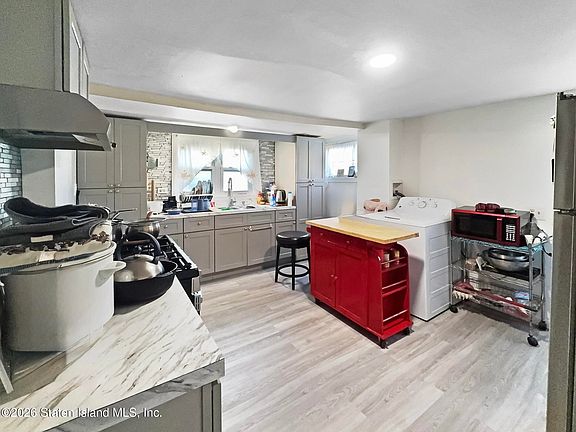 3rd image of 11 John St