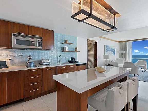 4th image of 6801 Collins Ave #705
