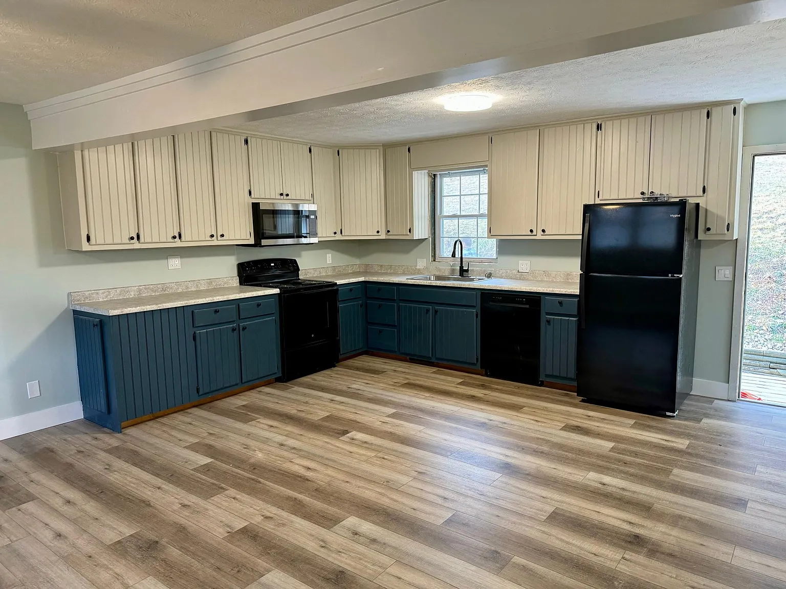 6672 Roan Creek Rd — Photo 1