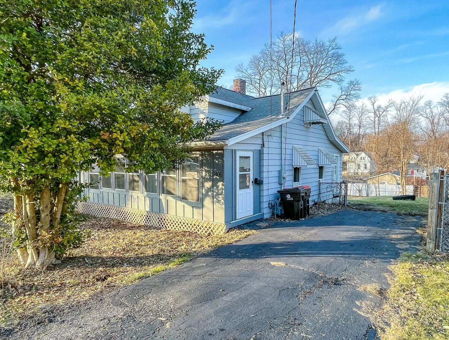 1405 E Elmhurst Ave photo 1
