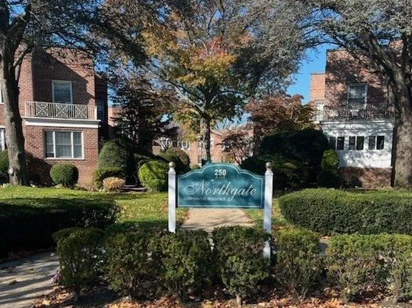 250 Central Avenue #C211, Lawrence, NY 11559