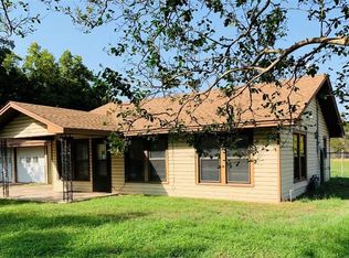 1302 W 22nd St, Cameron, TX 76520