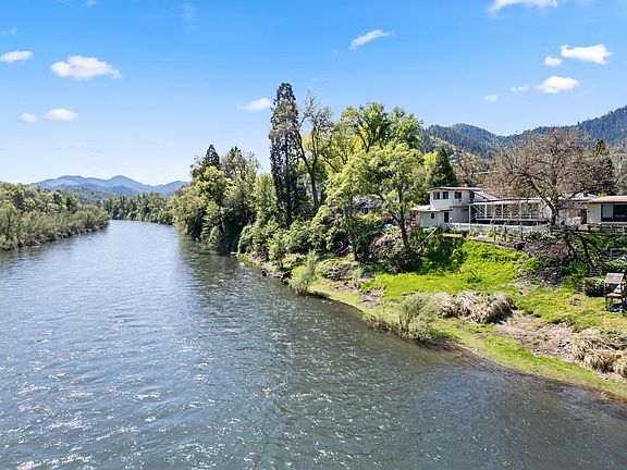 2nd image of 4828 Rogue River Hwy