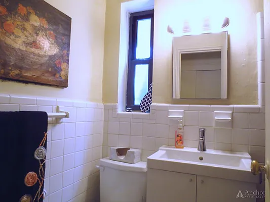 Rented by Anchor Associates | media 17