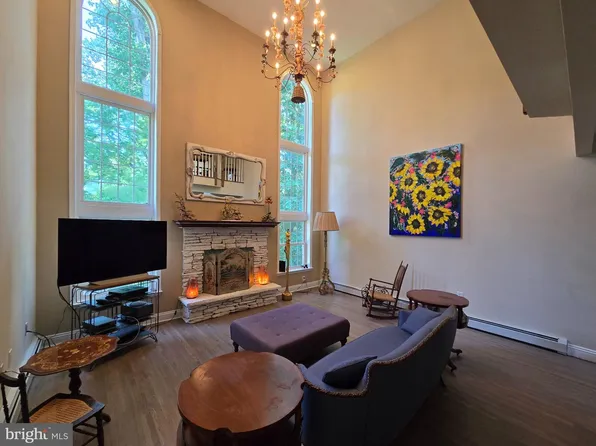112 Beacon Hill Rd, Morganville, NJ 07751