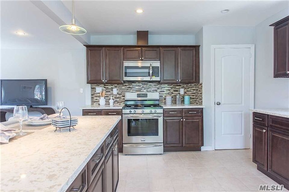 2nd image of 10684 Esmeraldas Dr