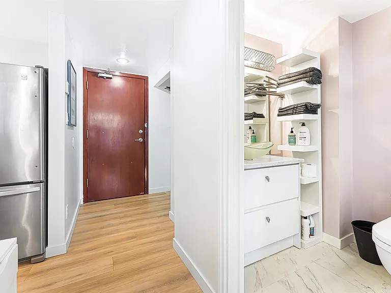 1050 Burrard St #1406 — Photo 12