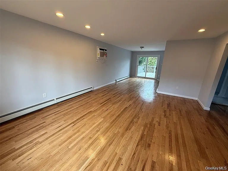 324 Buckingham Rd — Photo 5