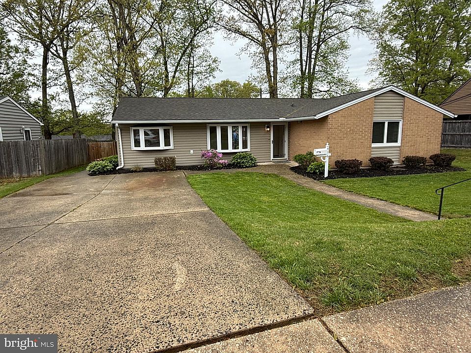 1st image of 416 Breslin Rd