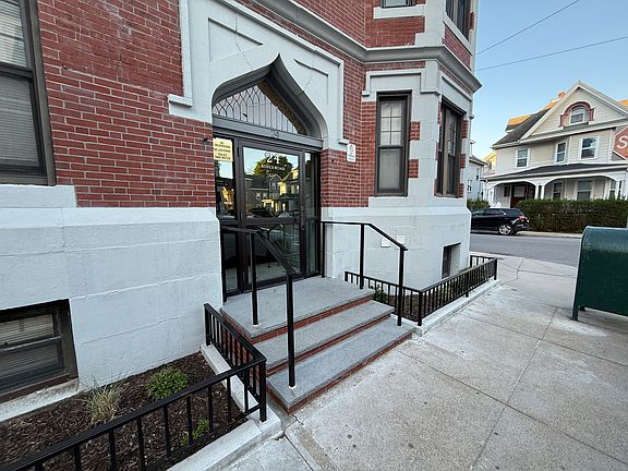 2nd image of 20 Royce Rd #6baa3c3ee