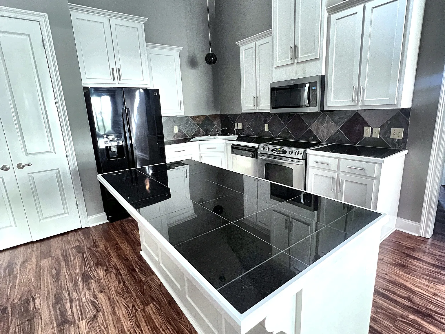 2 bed, 1324 sqft, $1,875 — Photo 4