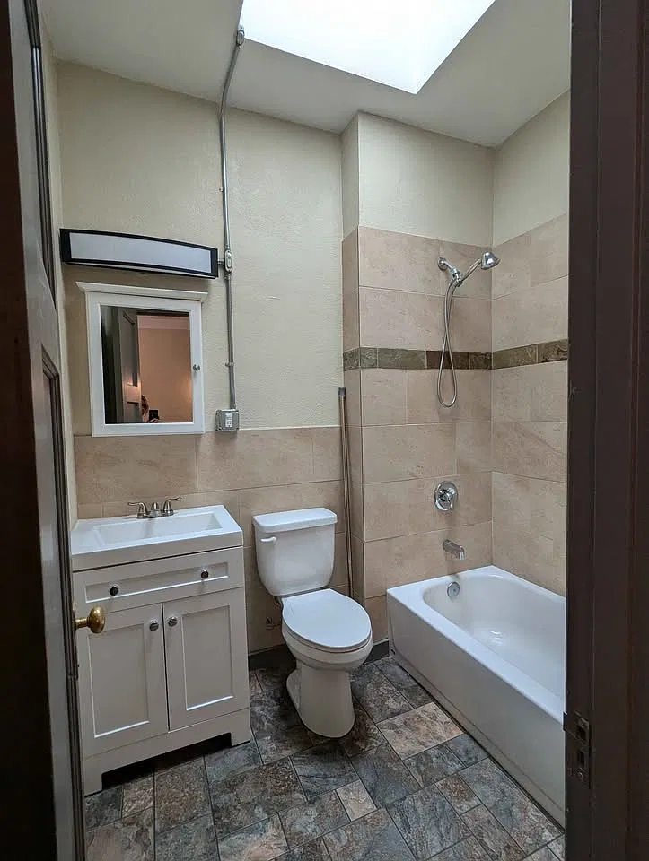 Studio, 300 sqft, $850 — Photo 2