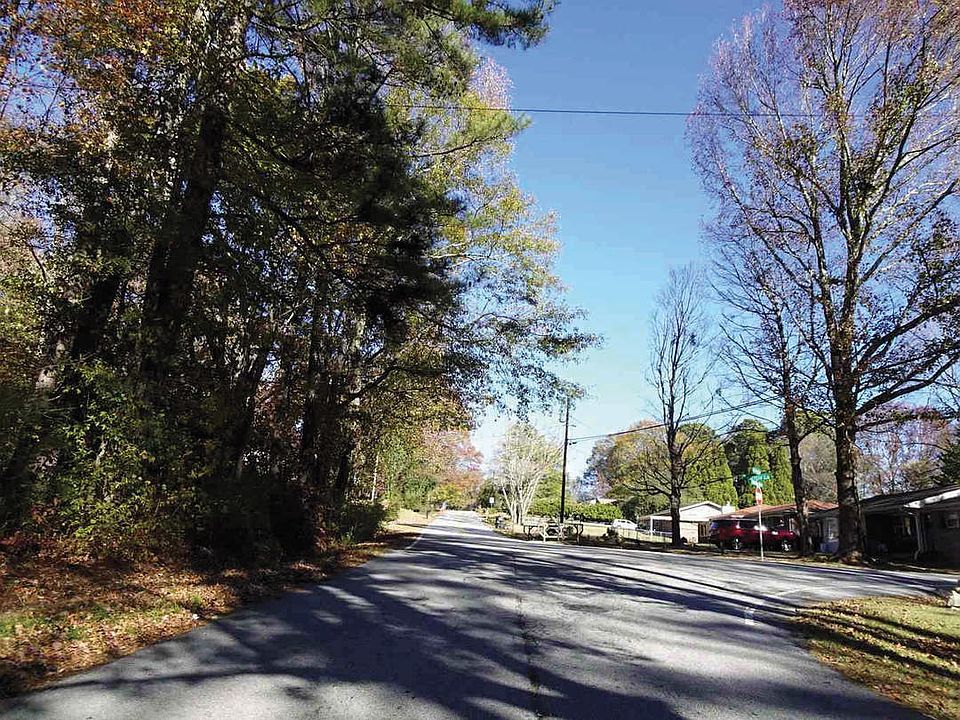 2nd image of 1580 Patricia Ln