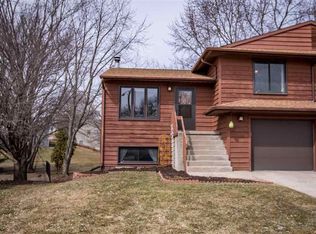 2013 S Ridge Dr, Coralville, IA 52241
