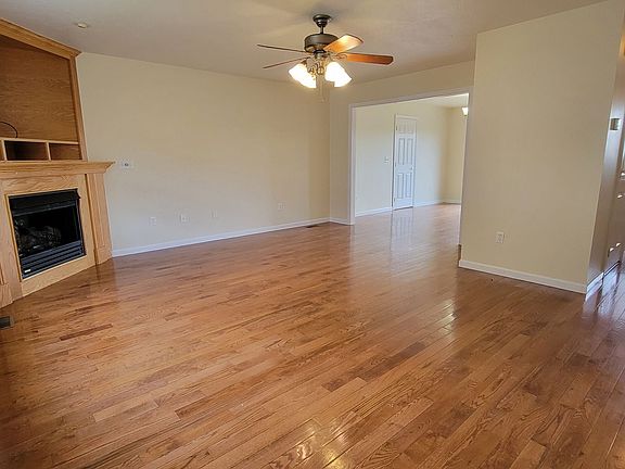 3rd image of 134 Donna Ave