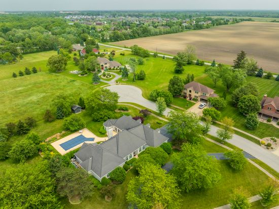 13830 Waite Ct, Crown Point, IN 46307