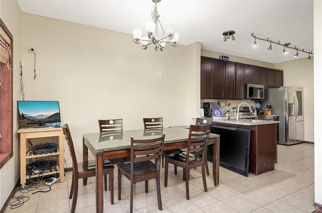 4 bed, 2180 sqft, $3,550 — Photo 2