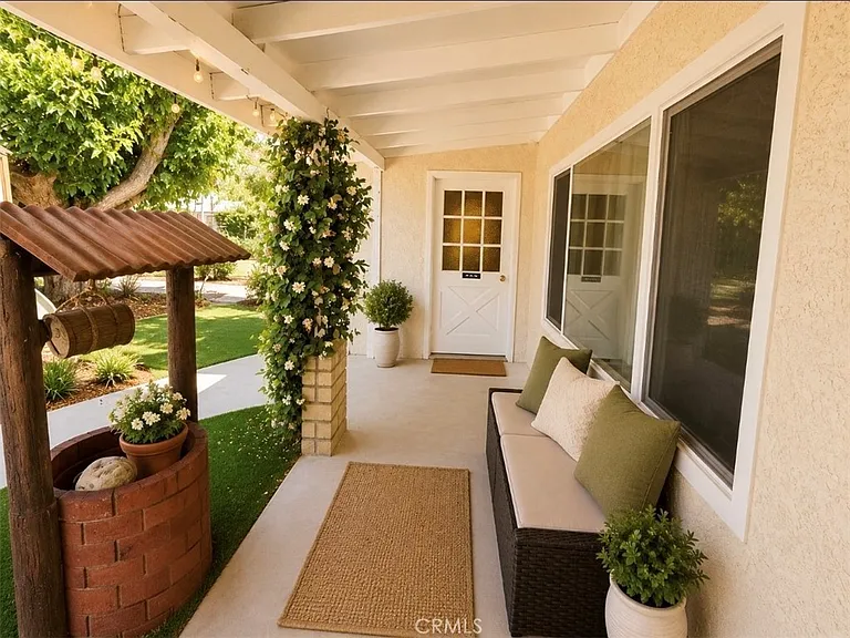1212 Turquoise St — Photo 2