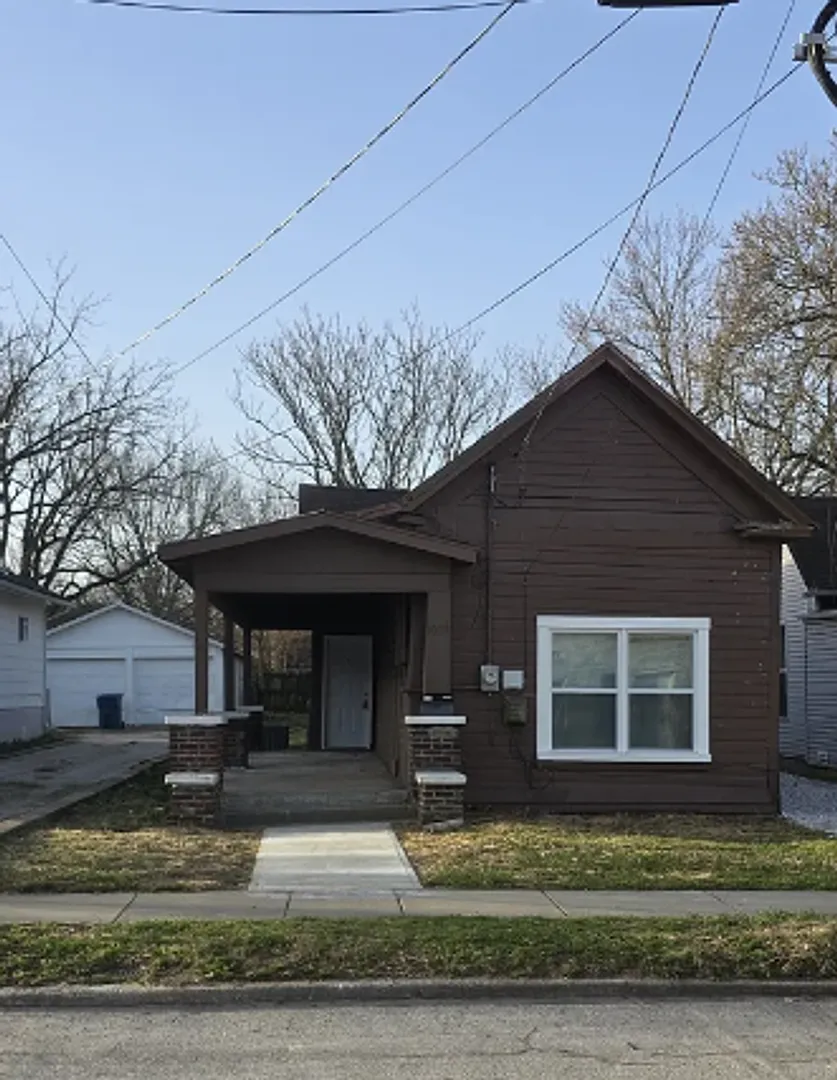 1050 W State St — Photo 1