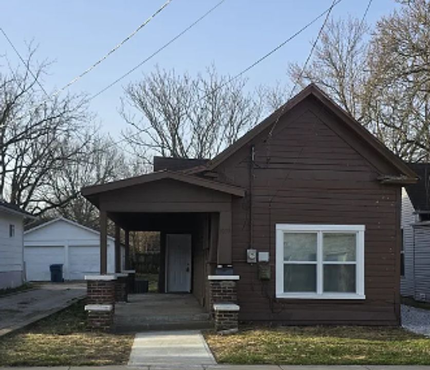 1st image of 1050 W State St