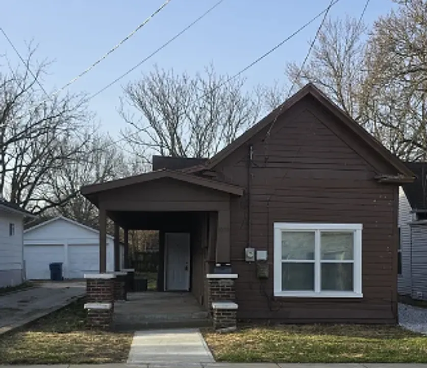 1050 W State St