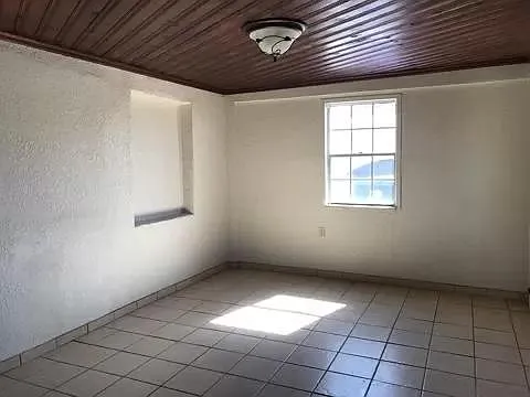 Building Photo - 835 E Las Cruces Ave