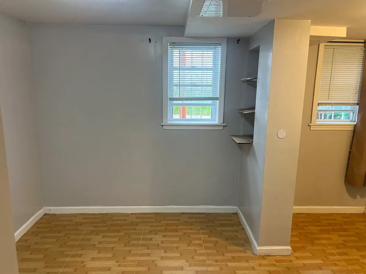 Building Photo - 2644 Clearview Expy #1
